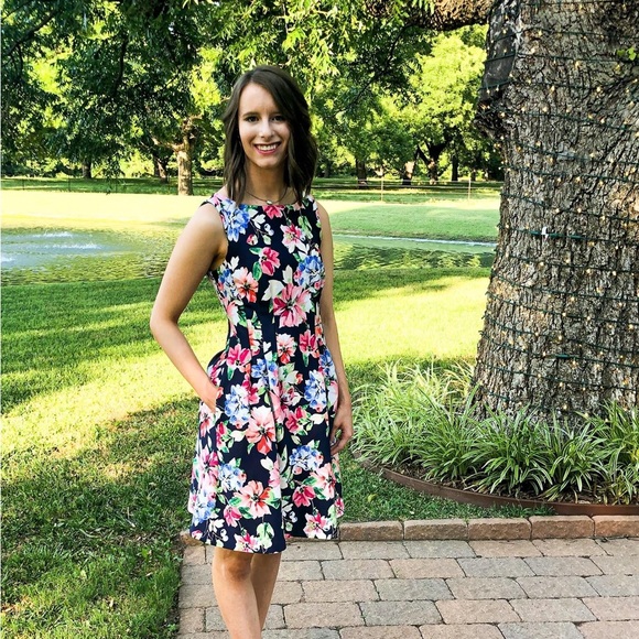 Vince Camuto dress - Picture 2 of 10